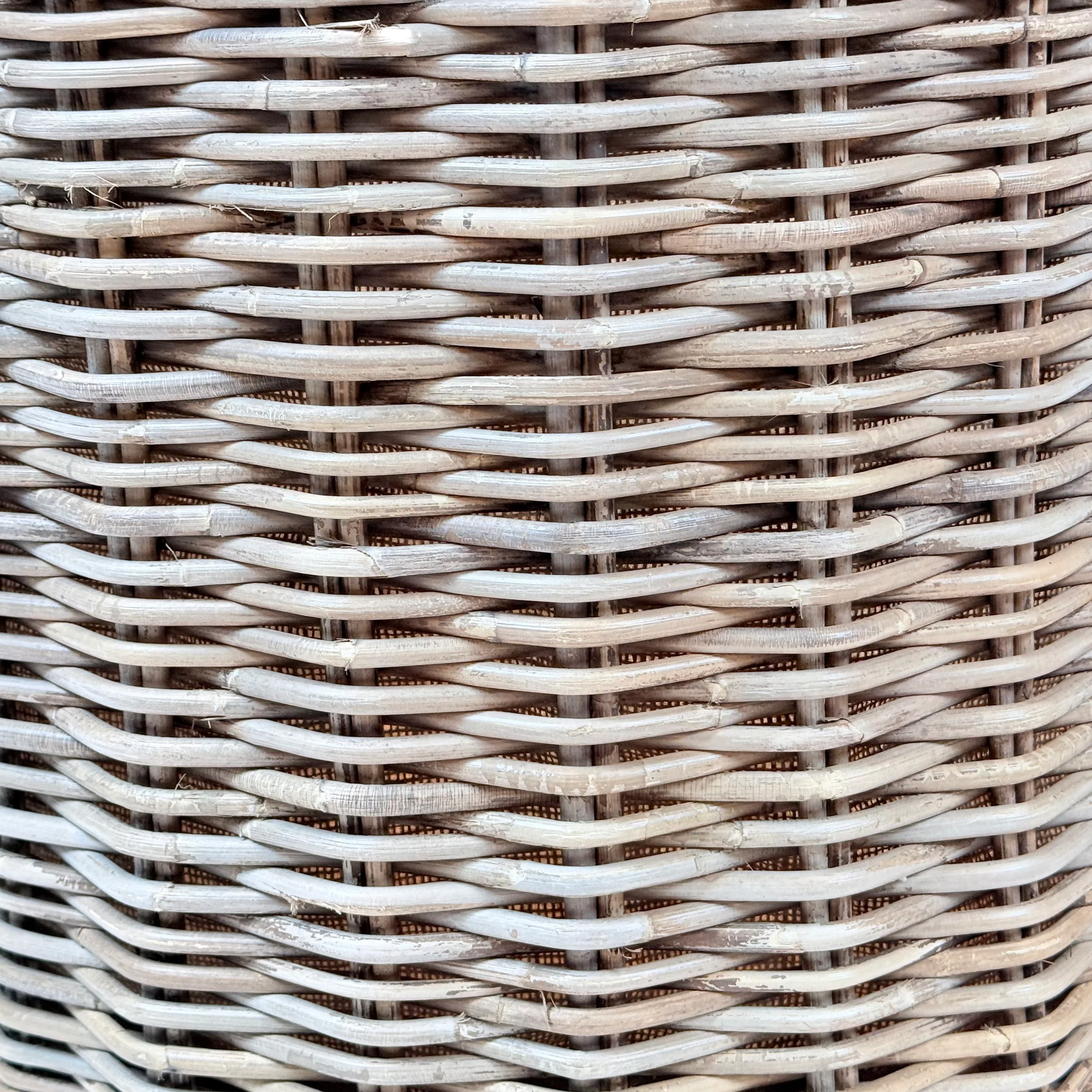 Chunky Round Rattan Basket | Large - Image 4